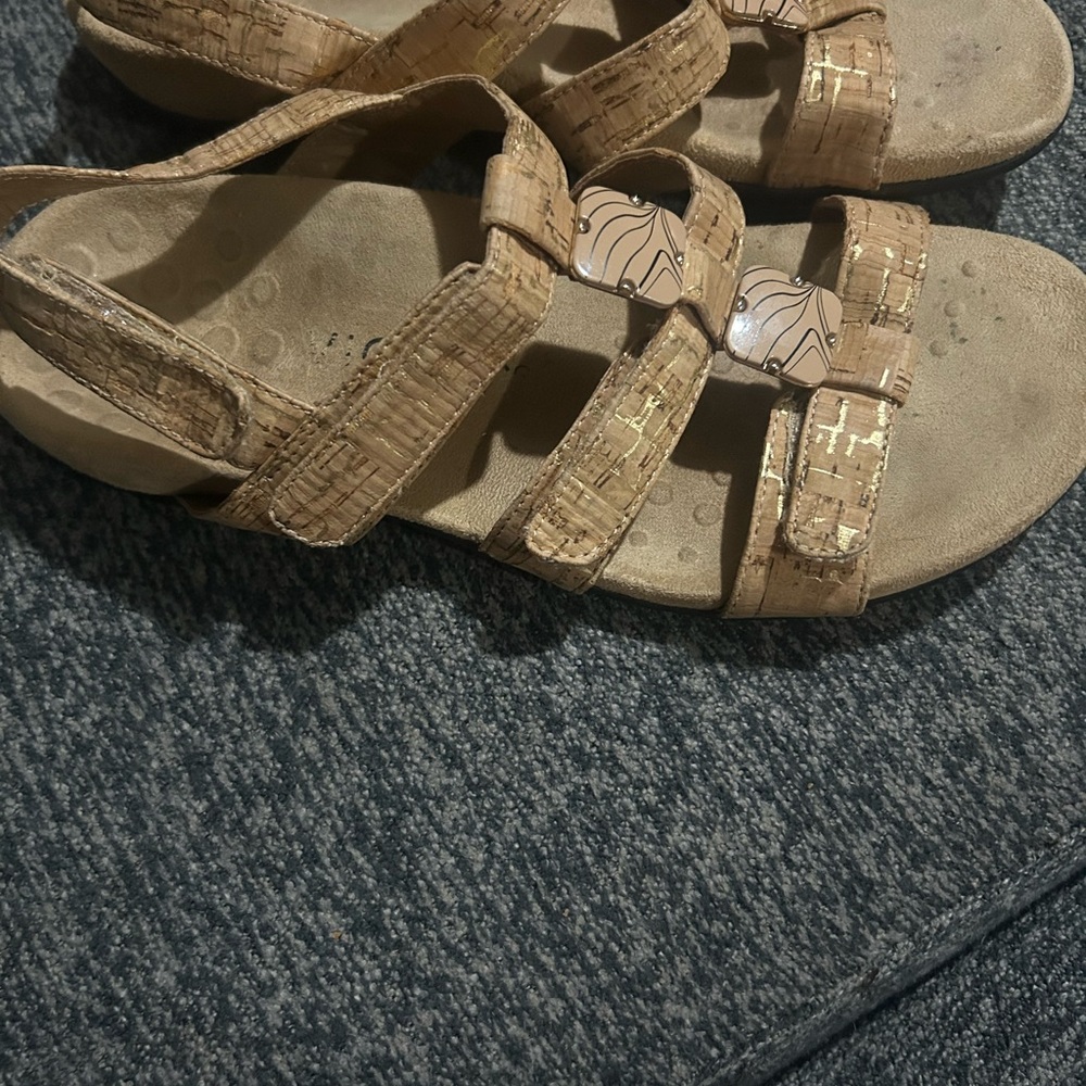 Vionic Women's Women's Size 7  Rest Amber Backstrap Sandal‎ Adjustable Gold Cork